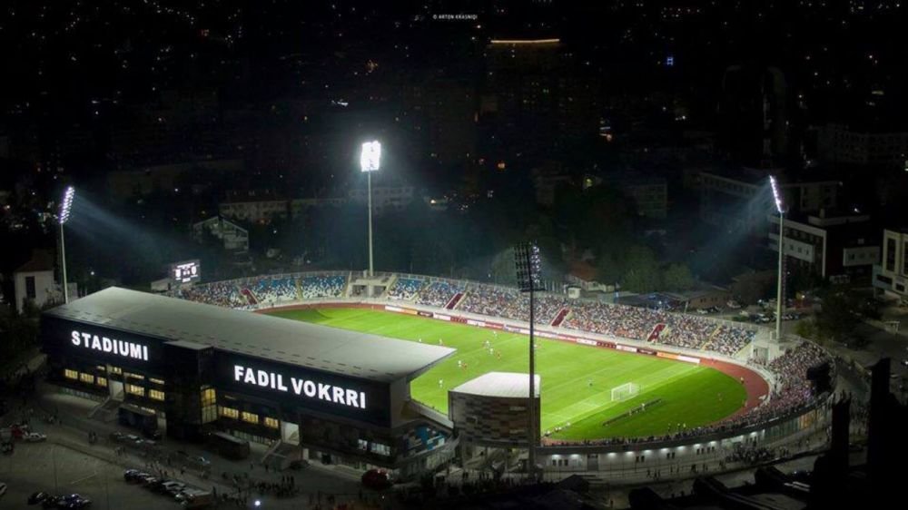 A jucat la Dinamo, e stabilit în București și e prieten bun cu căpitanul naționalei Kosovo: 