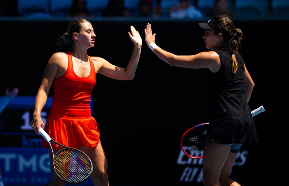 Simona Halep așteaptă verdictul jucând tenis! S-a pozat alături de coechipiera Gabrielei Ruse_43