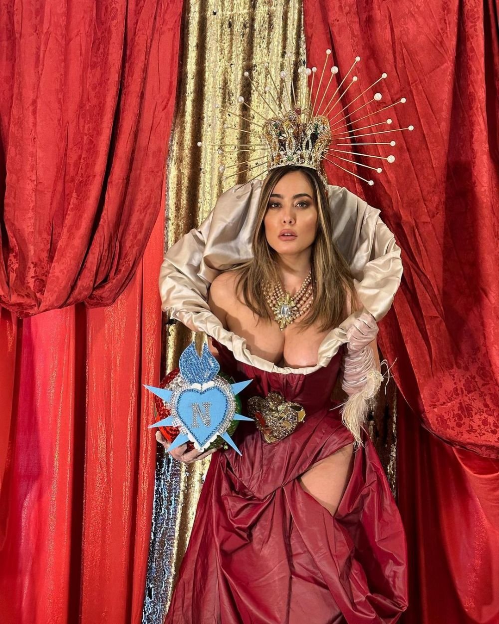 „Sutienul se chinuie mai mult decât Acerbi cu Haaland!” Cum a apărut cea mai sexy fană a lui Napoli la finala Champions League _9
