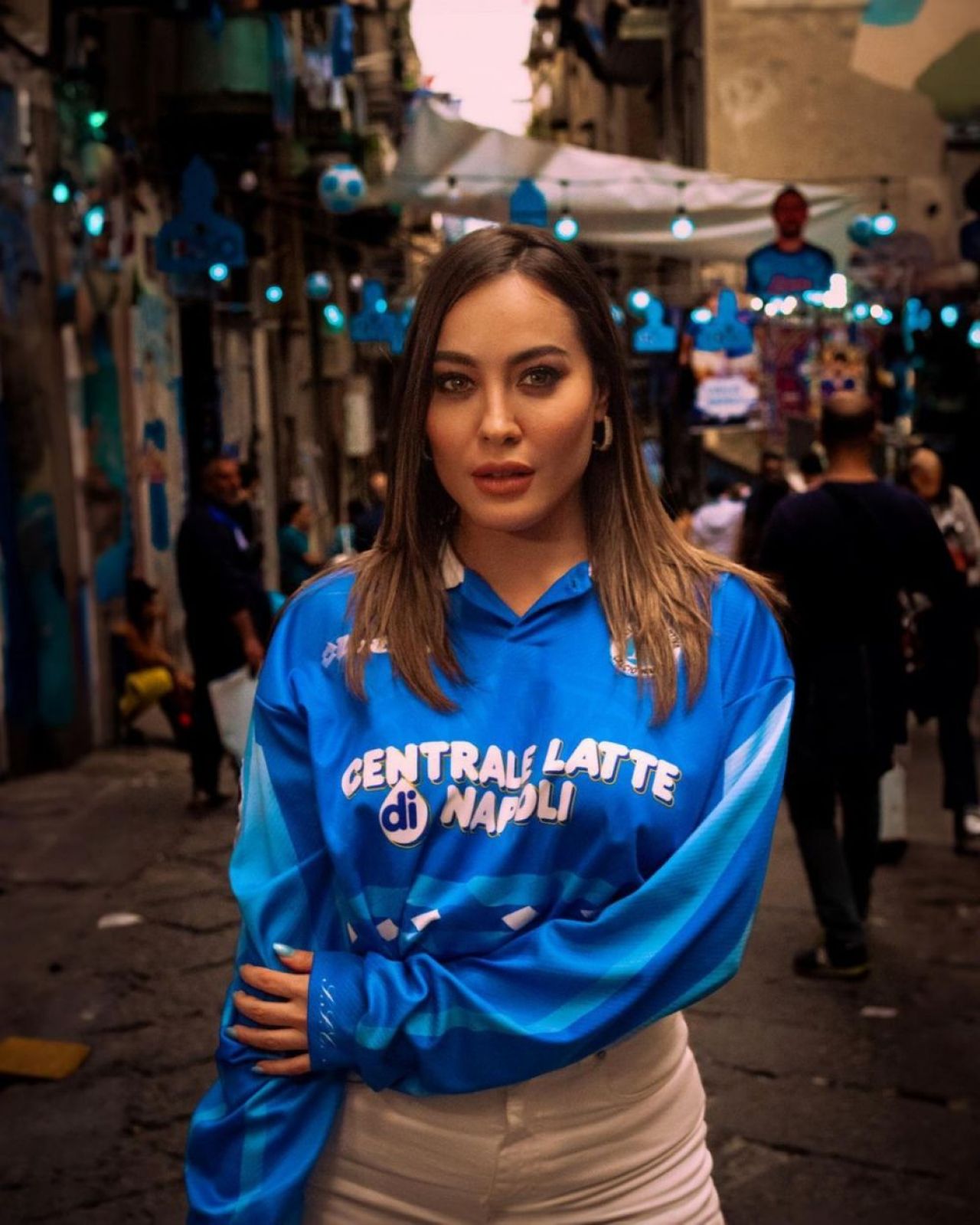 „Sutienul se chinuie mai mult decât Acerbi cu Haaland!” Cum a apărut cea mai sexy fană a lui Napoli la finala Champions League _9