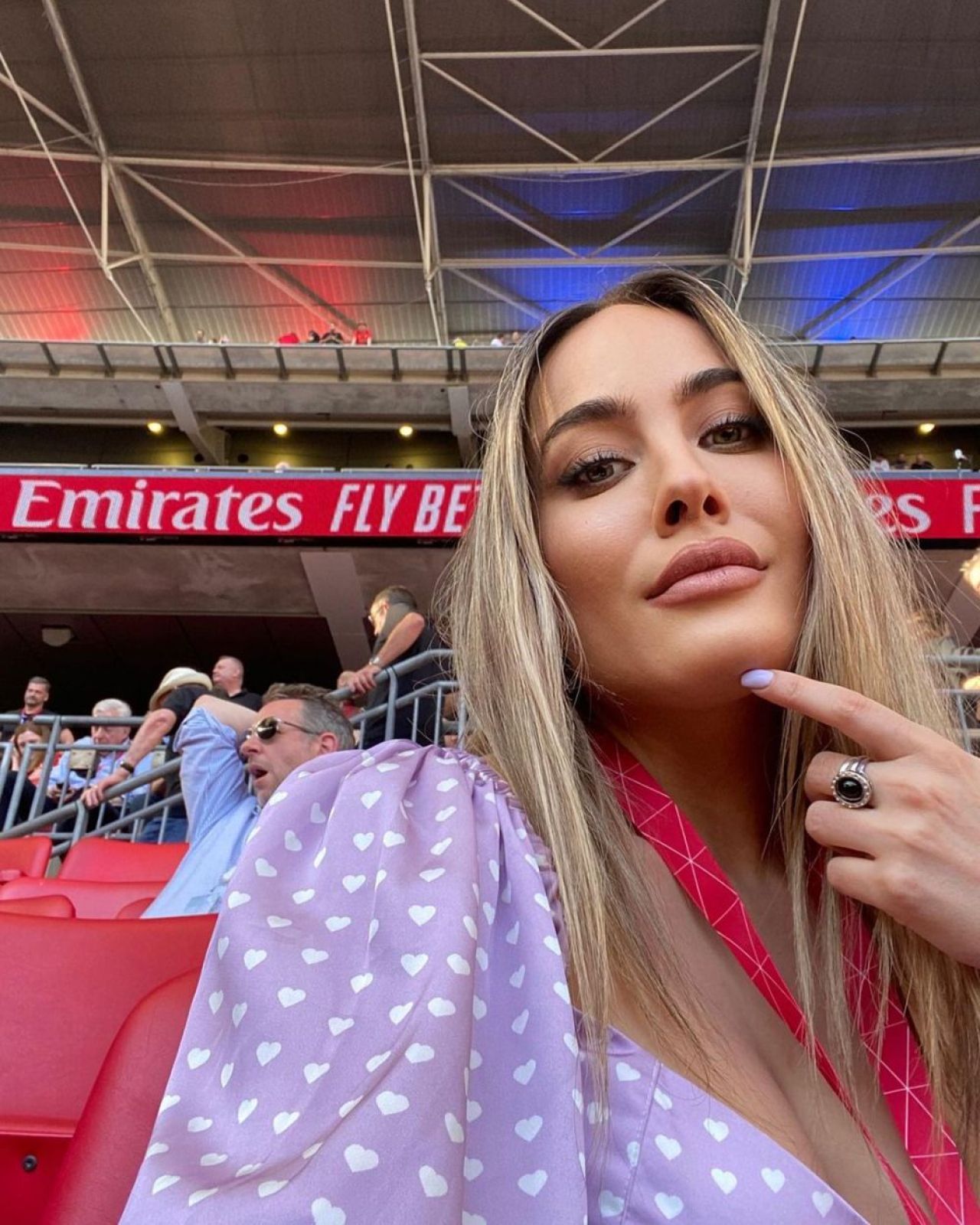 „Sutienul se chinuie mai mult decât Acerbi cu Haaland!” Cum a apărut cea mai sexy fană a lui Napoli la finala Champions League _11