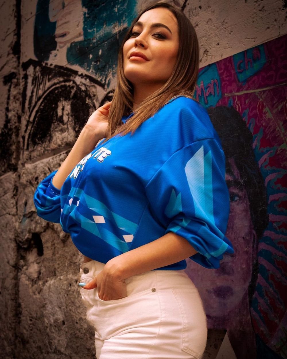 „Sutienul se chinuie mai mult decât Acerbi cu Haaland!” Cum a apărut cea mai sexy fană a lui Napoli la finala Champions League _17
