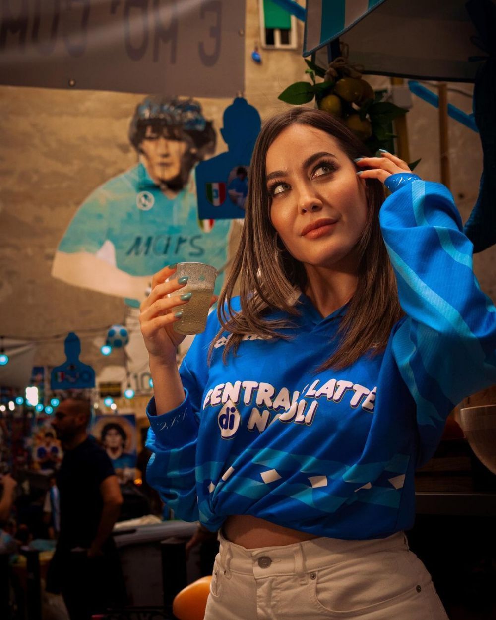„Sutienul se chinuie mai mult decât Acerbi cu Haaland!” Cum a apărut cea mai sexy fană a lui Napoli la finala Champions League _21