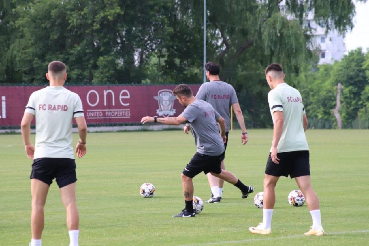 Star! Fotbalistul care a făcut senzație cu ținuta vestimentară la reunirea Rapidului_6