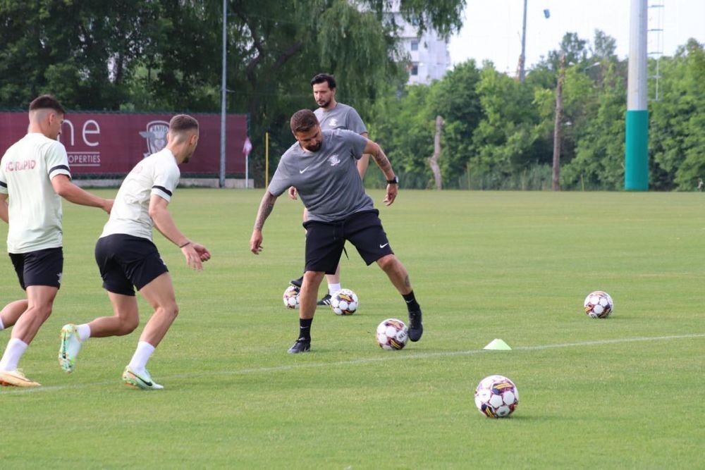 Star! Fotbalistul care a făcut senzație cu ținuta vestimentară la reunirea Rapidului_7