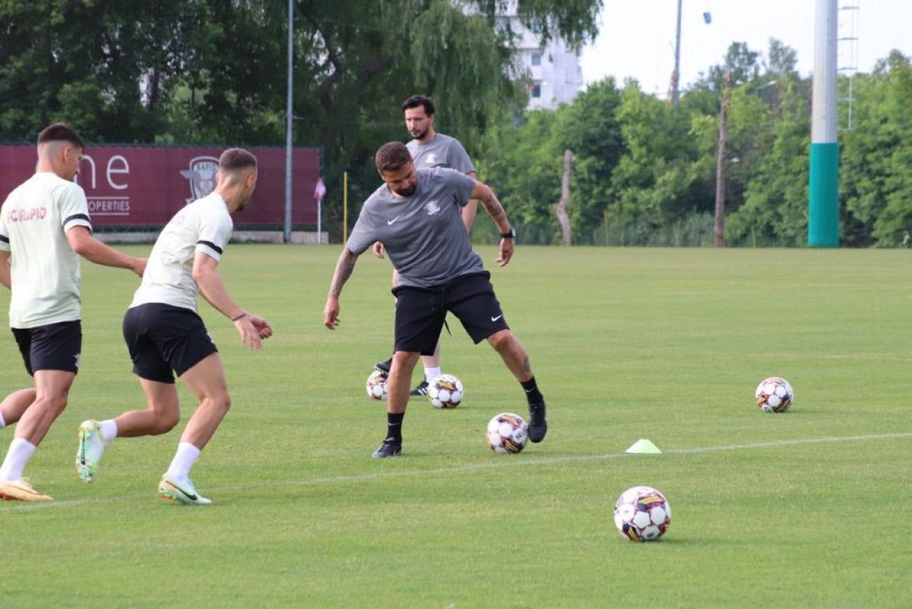 Star! Fotbalistul care a făcut senzație cu ținuta vestimentară la reunirea Rapidului_7