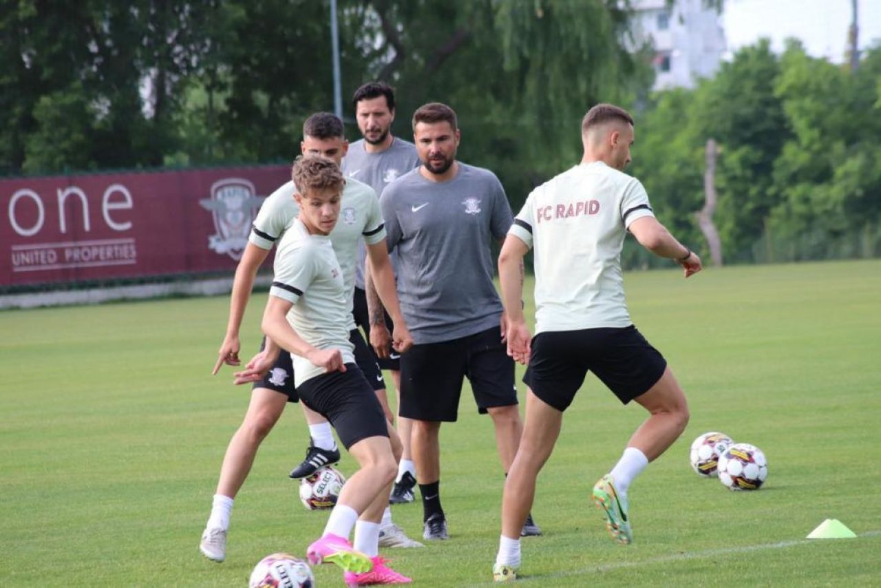 Star! Fotbalistul care a făcut senzație cu ținuta vestimentară la reunirea Rapidului_11