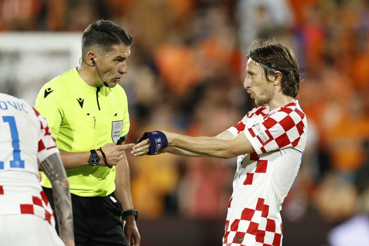 ”Istvan Kovacs se chinuia să ajungă acasă, în baie”! Ce scrie presa internațională despre arbitrul român după Olanda - Croația 2-4_12