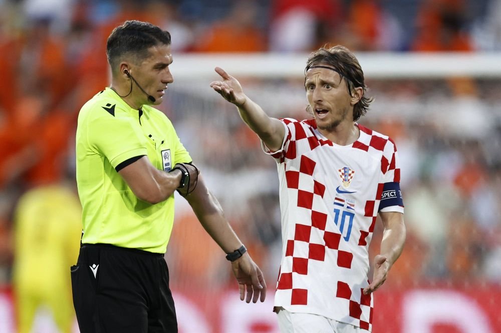 ”Istvan Kovacs se chinuia să ajungă acasă, în baie”! Ce scrie presa internațională despre arbitrul român după Olanda - Croația 2-4_4