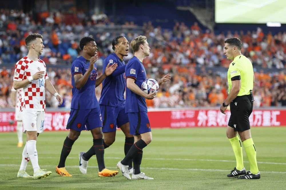 ”Istvan Kovacs se chinuia să ajungă acasă, în baie”! Ce scrie presa internațională despre arbitrul român după Olanda - Croația 2-4_7