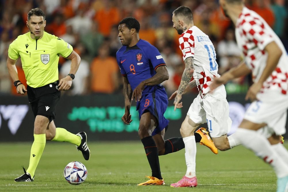 ”Istvan Kovacs se chinuia să ajungă acasă, în baie”! Ce scrie presa internațională despre arbitrul român după Olanda - Croația 2-4_10