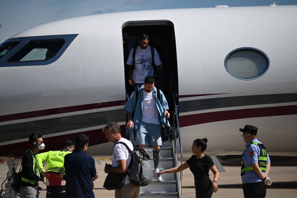 Oprit pe aeroportul din Beijing, Leo Messi a pus întrebarea care a enervat toată China. Cum a scăpat din încurcătură_4