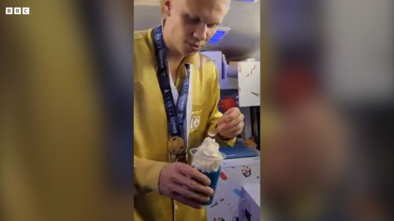 Imaginile momentului din Anglia! Erling Haaland le-a vândut fanilor înghețată, îmbrăcat în pijama: