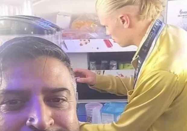 Imaginile momentului din Anglia! Erling Haaland le-a vândut fanilor înghețată, îmbrăcat în pijama: 