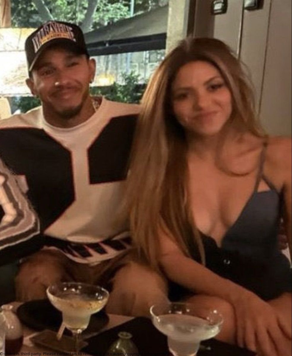 Nu se mai ascund! Shakira și Lewis Hamilton au fost surprinși în timp ce se sărutau _5