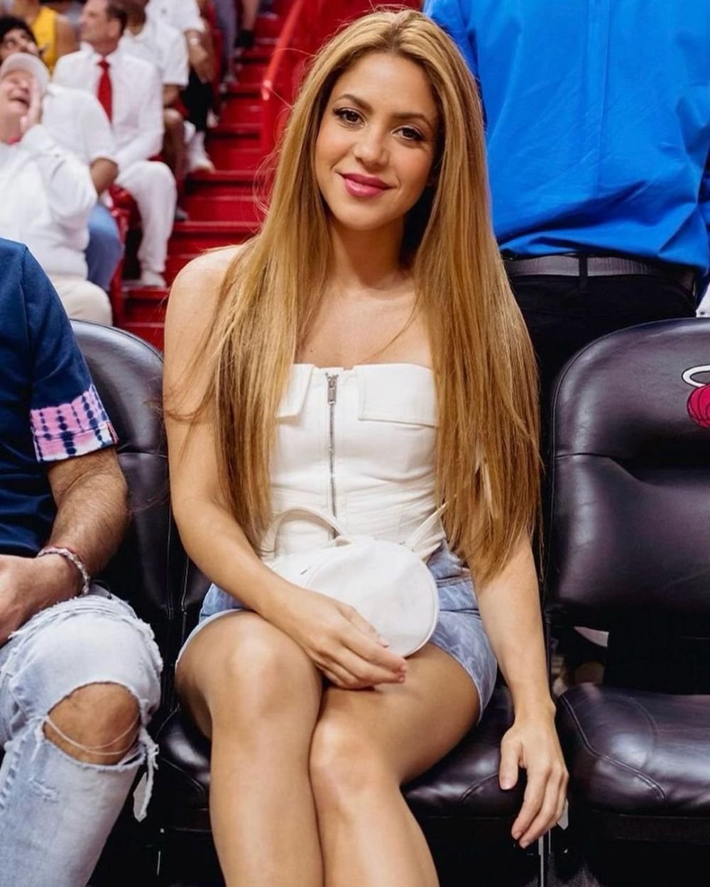 Nu se mai ascund! Shakira și Lewis Hamilton au fost surprinși în timp ce se sărutau _22