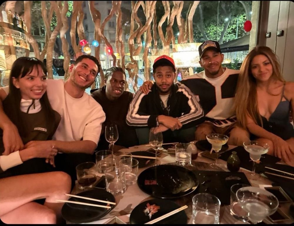 Nu se mai ascund! Shakira și Lewis Hamilton au fost surprinși în timp ce se sărutau _25
