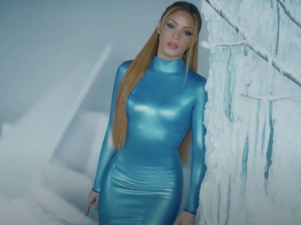 Nu se mai ascund! Shakira și Lewis Hamilton au fost surprinși în timp ce se sărutau _71