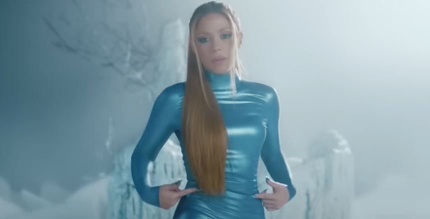 Nu se mai ascund! Shakira și Lewis Hamilton au fost surprinși în timp ce se sărutau _75