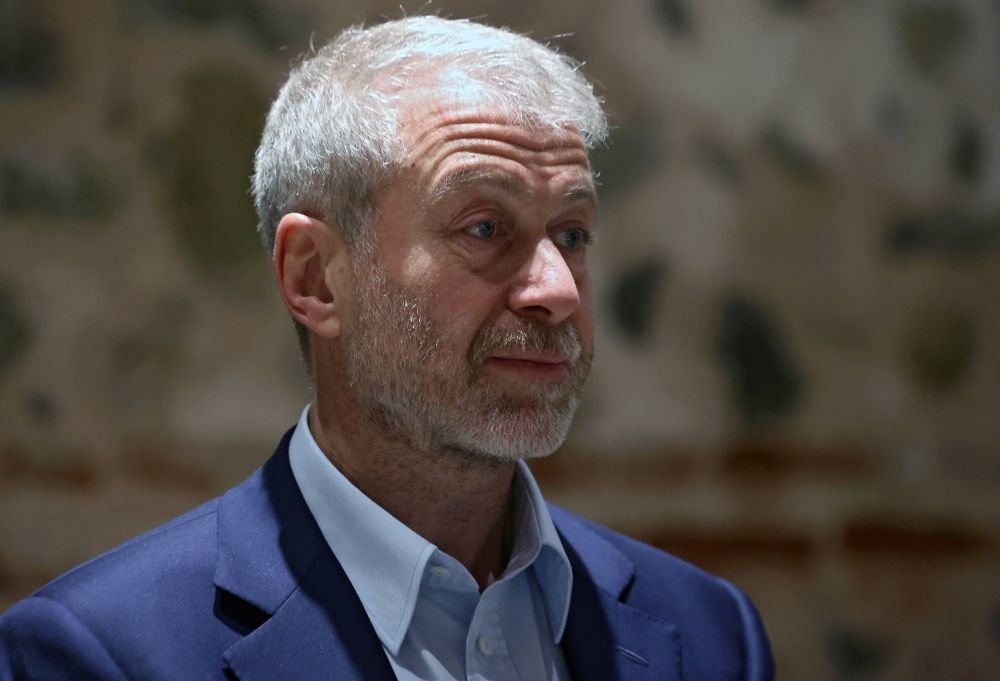 Presa din Anglia a oferit detalii noi despre Roman Abramovich! Unde ar locui fostul patron al lui Chelsea și câți bani cheltuie_6