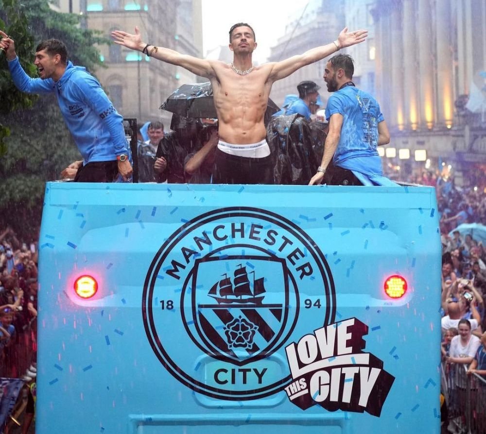 Cu Jack Grealish la Louvre! Un britanic a acceptat provocarea de 'a-l expune' pe fotbalist la celebrul muzeu_2