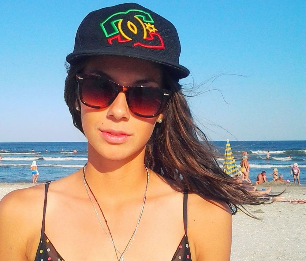 Gianina Beleagă van Groningen, episod din Paris de pus &icirc;n ramă. C&acirc;nd ne-a văzut, ea a &icirc;nceput să pl&acirc;ngă