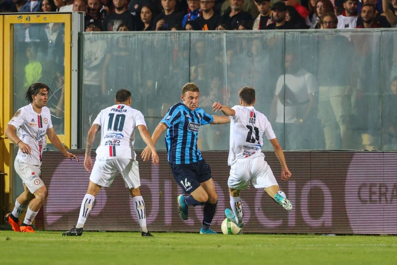 Un fotbalist român și-a ajutat clubul să se întoarcă în Serie B după 50 de ani!_7
