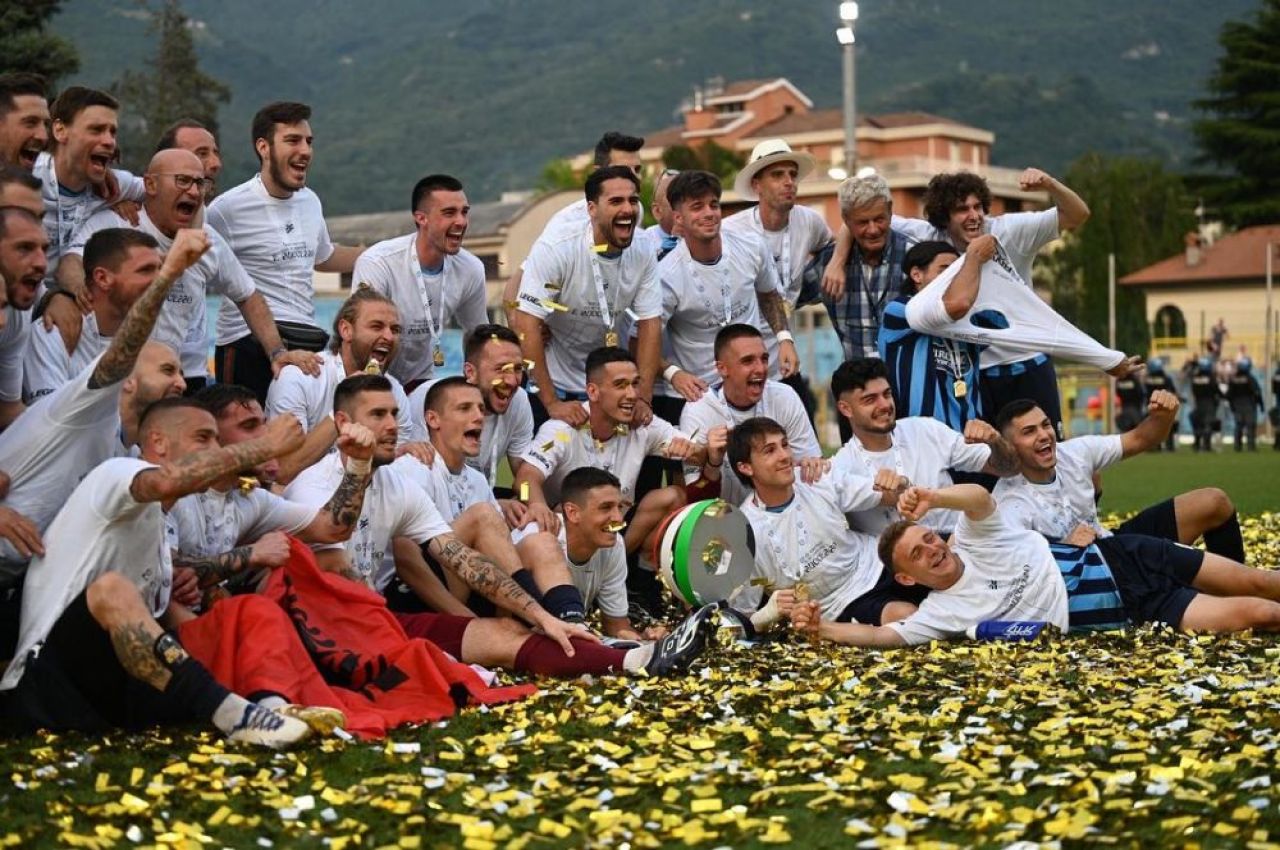 Un fotbalist român și-a ajutat clubul să se întoarcă în Serie B după 50 de ani!_10