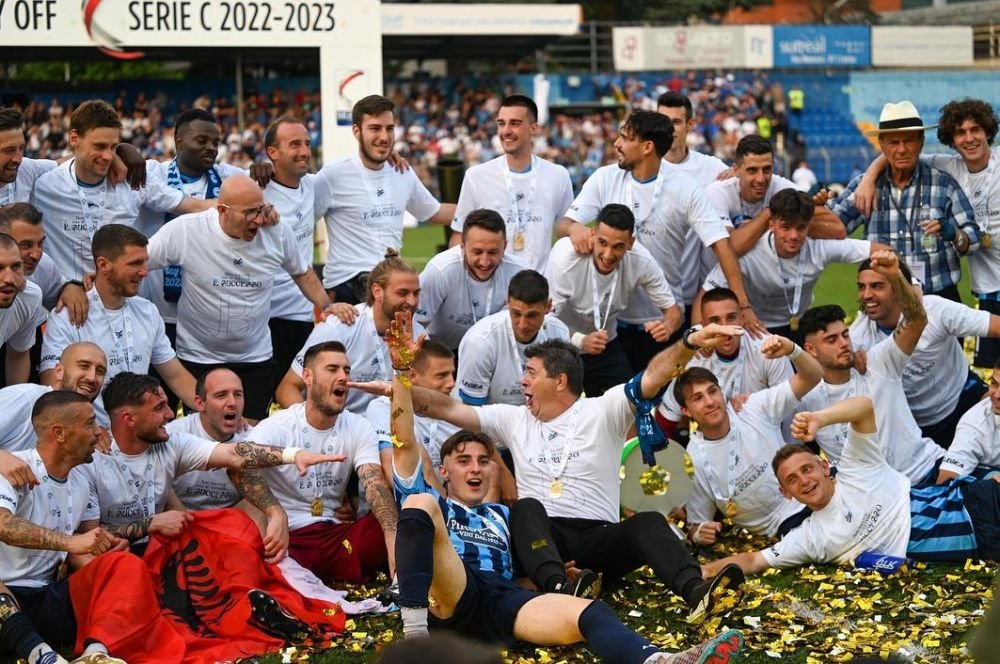 Un fotbalist român și-a ajutat clubul să se întoarcă în Serie B după 50 de ani!_11