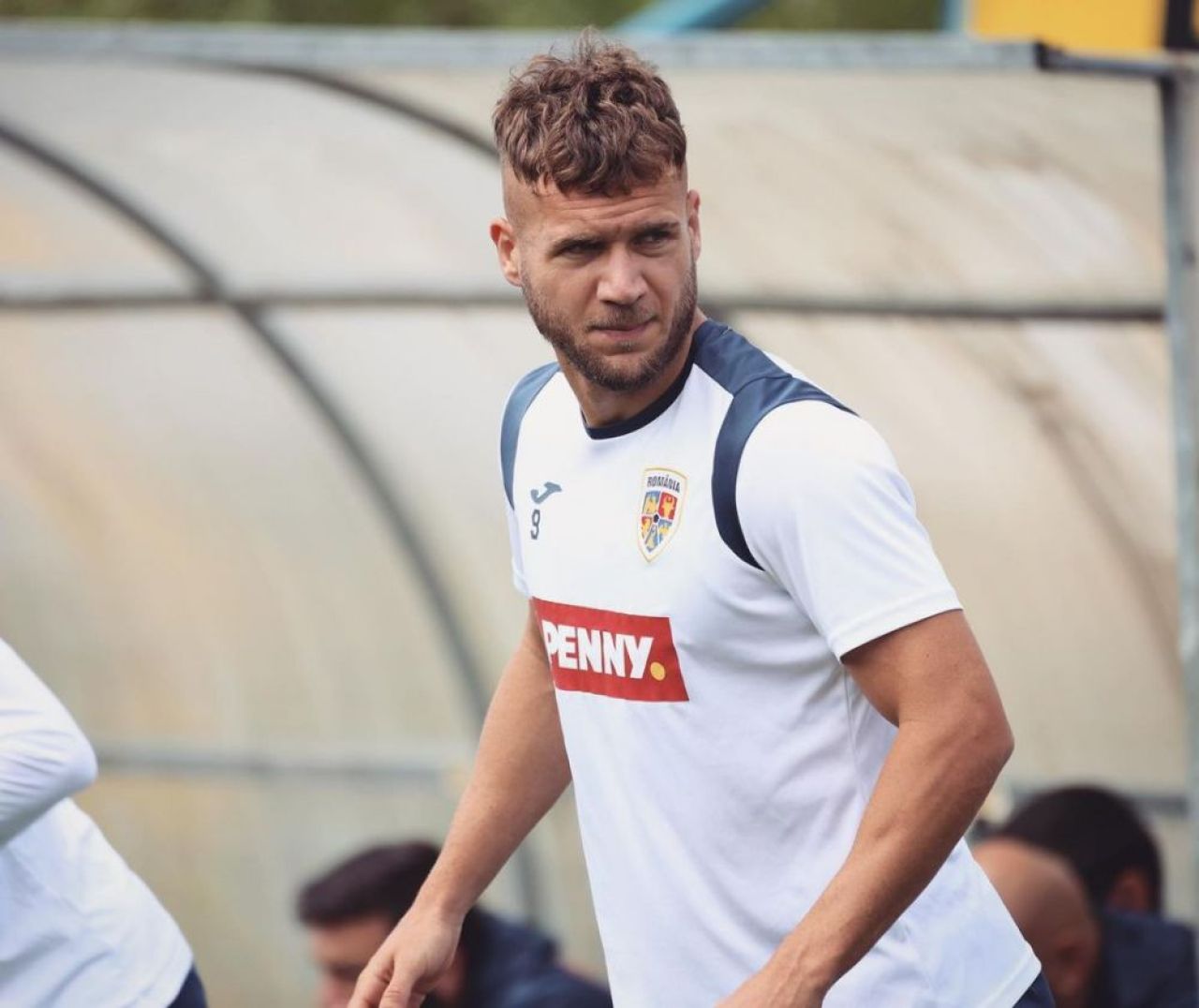 „Și Dani Alves se îmbrăca așa și acum dă țigări la schimb!” Mihai Stoica îl 'înțeapă' pe George Pușcaș pentru aparițiile sale _23