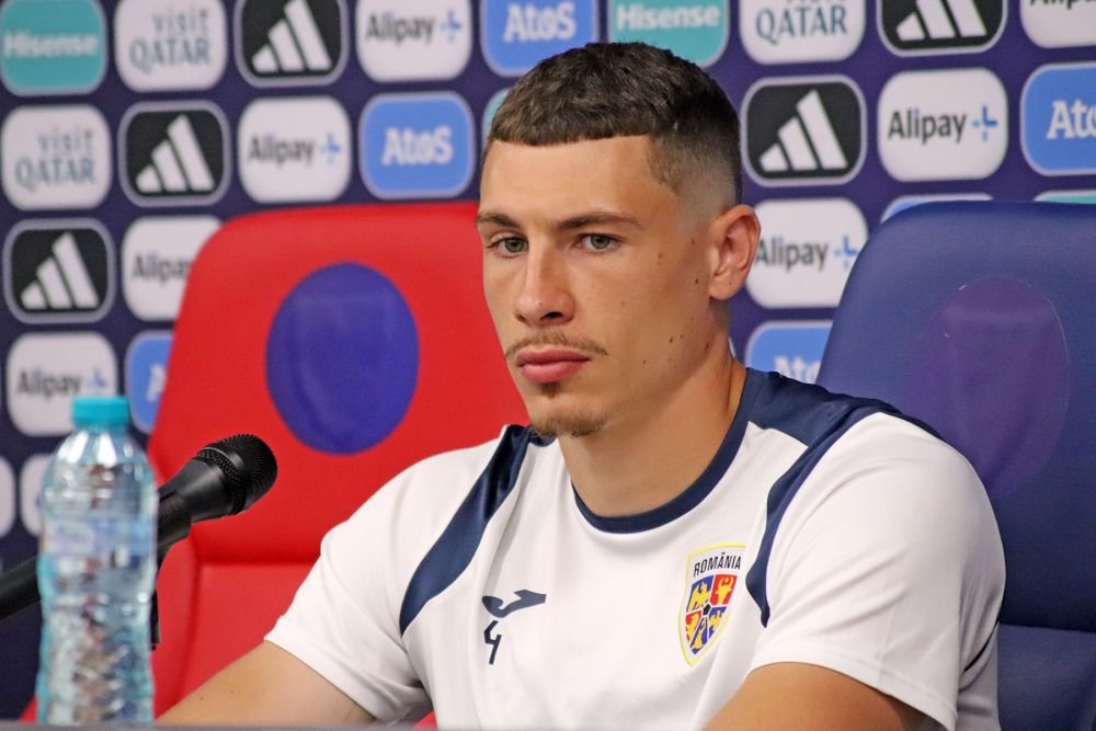 Atitudini diferite la antrenamentul oficial: 