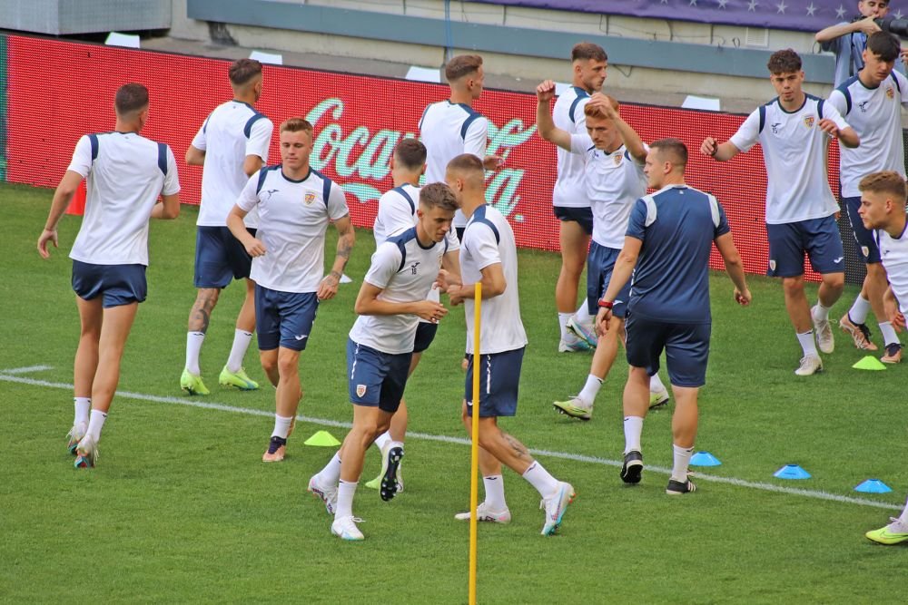 Atitudini diferite la antrenamentul oficial: 