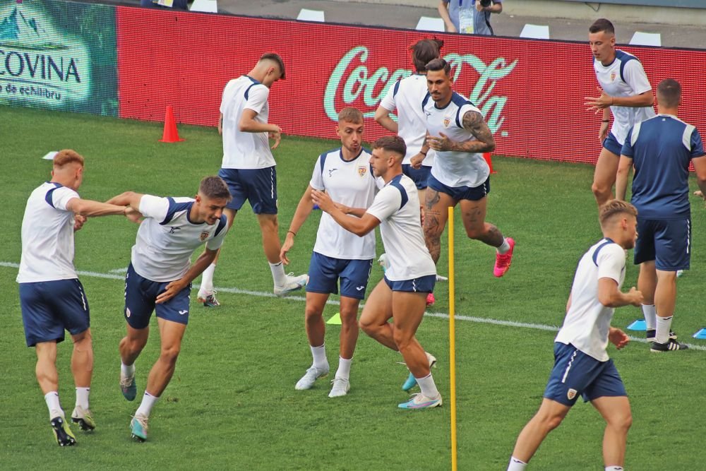 Atitudini diferite la antrenamentul oficial: 