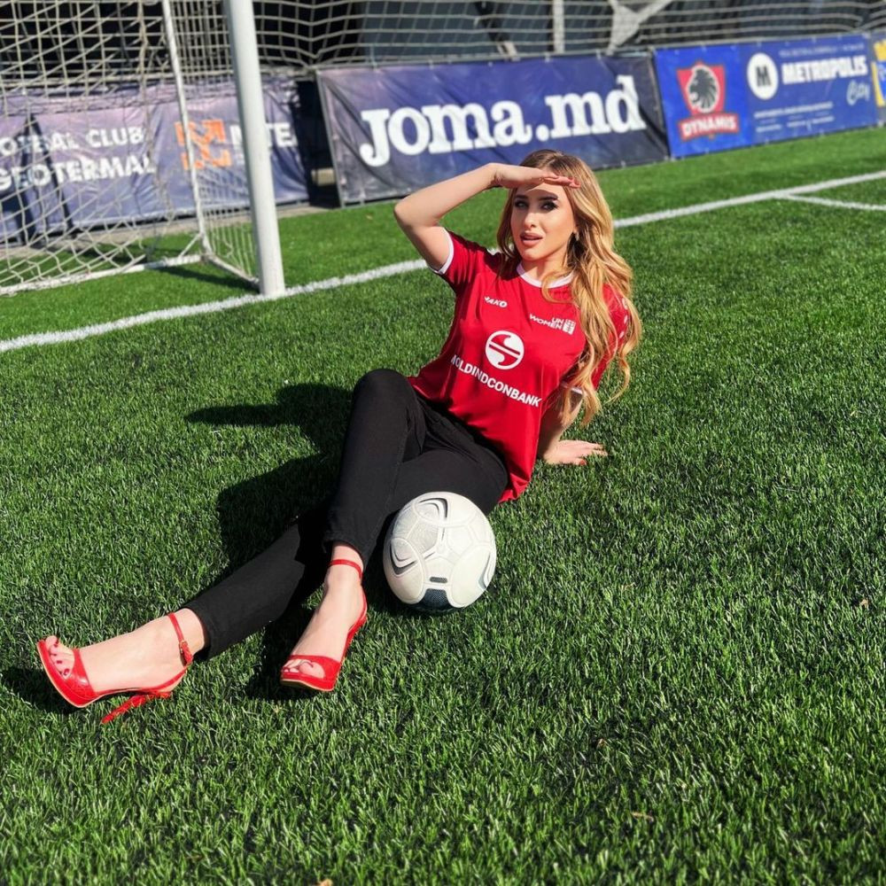 A fost talismanul Republicii Moldova în victoria cu Polonia! Olivia Cucoș, superba jurnalistă, a făcut spectacol la Chișinău_6