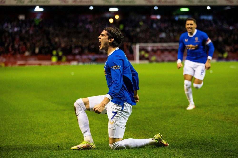 Nebunie! Cât a plătit Ianis Hagi pe inelul de logodnă oferit partenerei sale_9