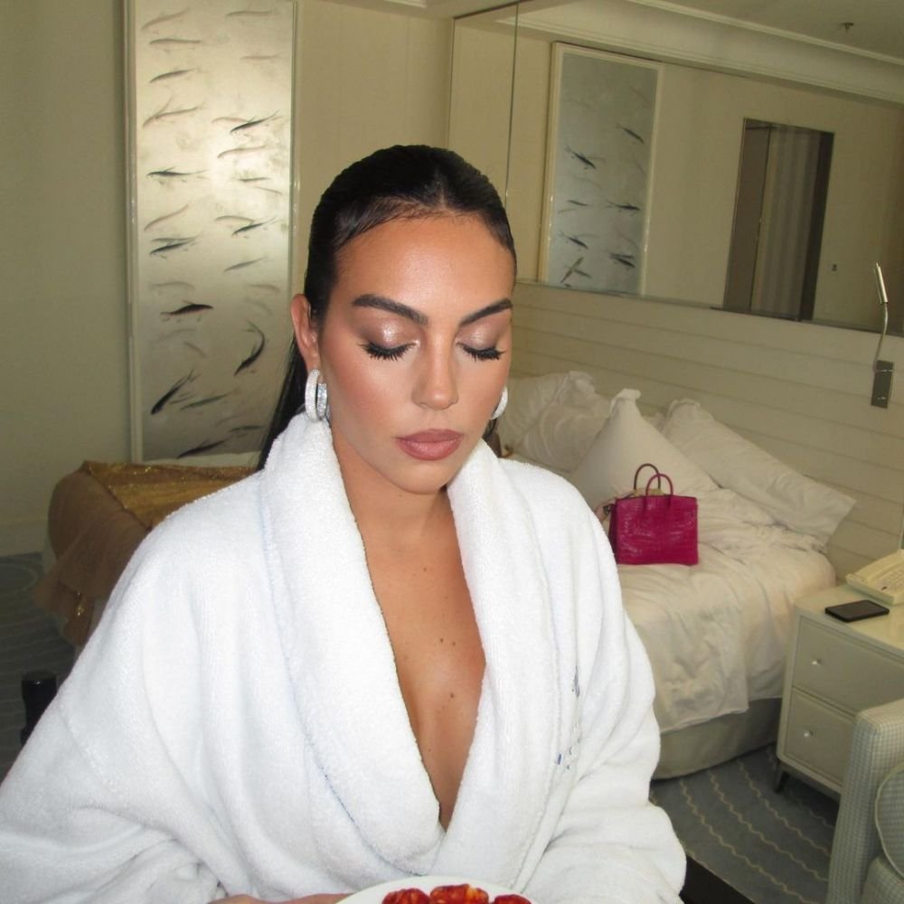 Georgina Rodriguez, apariție sexy în cel mai minuscul bikini! Imagini din vacanța cu Cristiano Ronaldo de pe yachtul de 6 milioane de euro _16