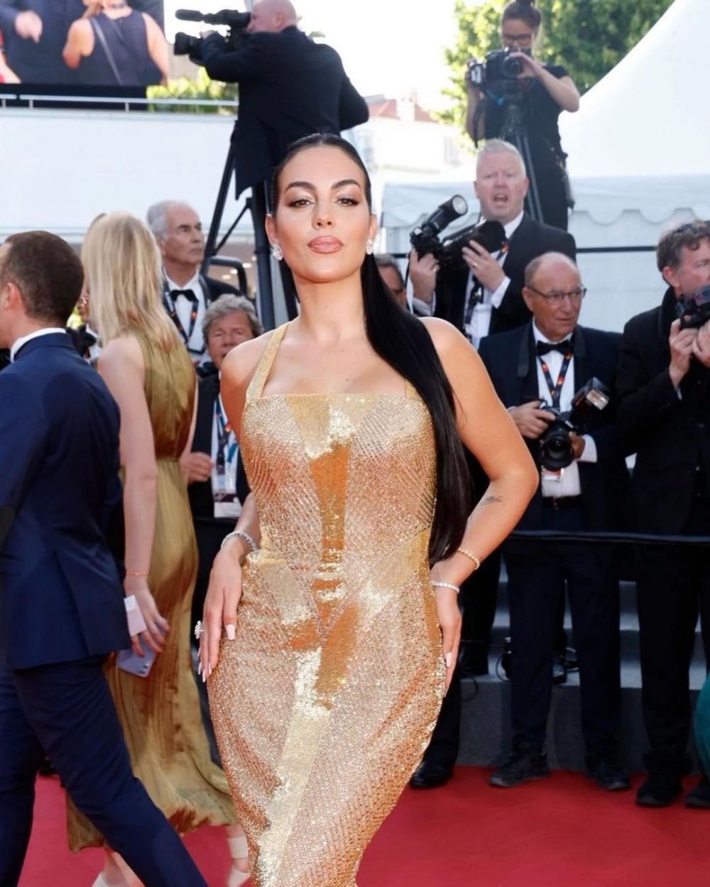 Georgina Rodriguez, apariție sexy în cel mai minuscul bikini! Imagini din vacanța cu Cristiano Ronaldo de pe yachtul de 6 milioane de euro _23