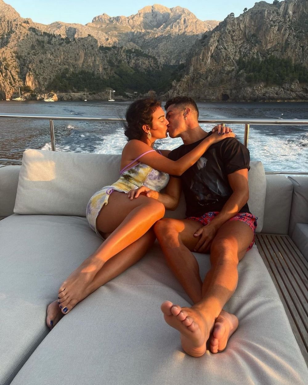 Georgina Rodriguez, apariție sexy în cel mai minuscul bikini! Imagini din vacanța cu Cristiano Ronaldo de pe yachtul de 6 milioane de euro _62