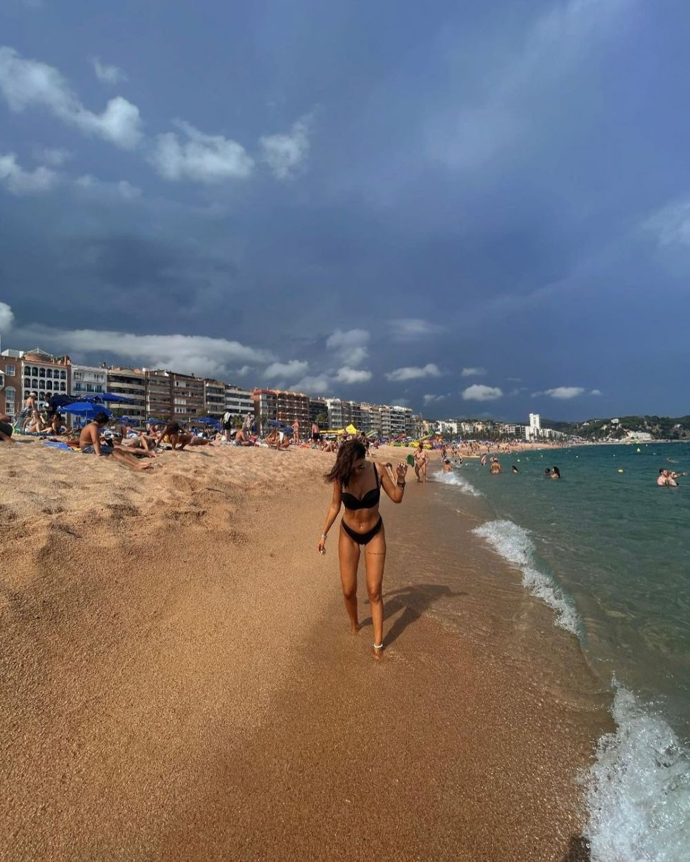 Andreea Bododel a pierdut procesul cu Robert Niță după declarațiile jignitoare ale fostului rapidist! Cât trebuie să îi plătească cea mai sexy fană a Farului _16