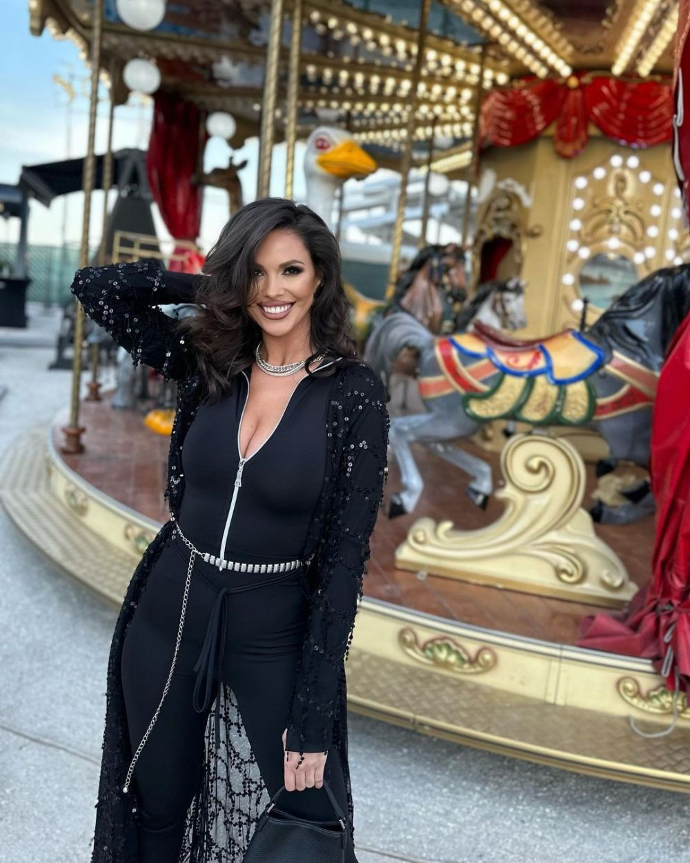 Andreea Bododel a pierdut procesul cu Robert Niță după declarațiile jignitoare ale fostului rapidist! Cât trebuie să îi plătească cea mai sexy fană a Farului _35