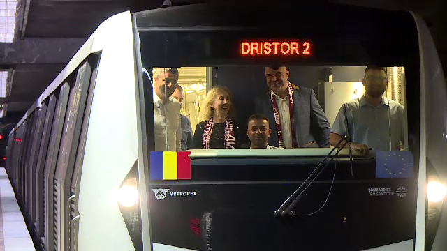 A fost pusă în circulație garnitura de metrou ”Rapid 100”: ”Nu e niciun fel de problemă că vor merge cu el steliști și dinamoviști”_11