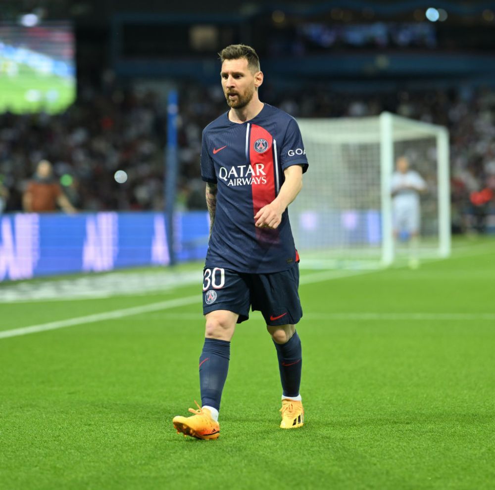 PSG l-a premiat la plecare, Messi i-a dat trofeul lui Neymar pentru a-l licita! Suma incredibilă pe care s-a vândut _4