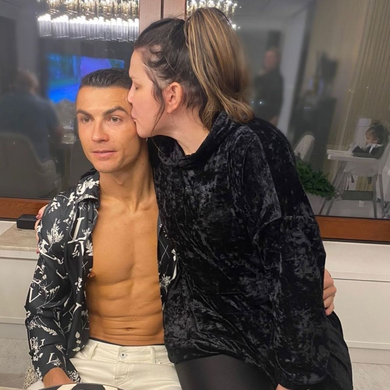 „Mama Dolores a vrut să facă avort!” Dezvăluire neașteptată a surorii lui Ronaldo: „Să-l sărbătorim pe perfectul dintre imperfecți!” _1
