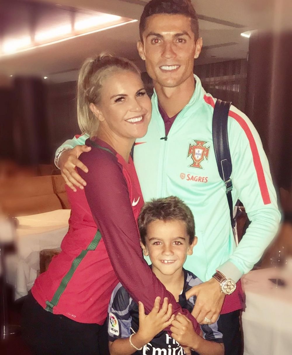 „Mama Dolores a vrut să facă avort!” Dezvăluire neașteptată a surorii lui Ronaldo: „Să-l sărbătorim pe perfectul dintre imperfecți!” _3