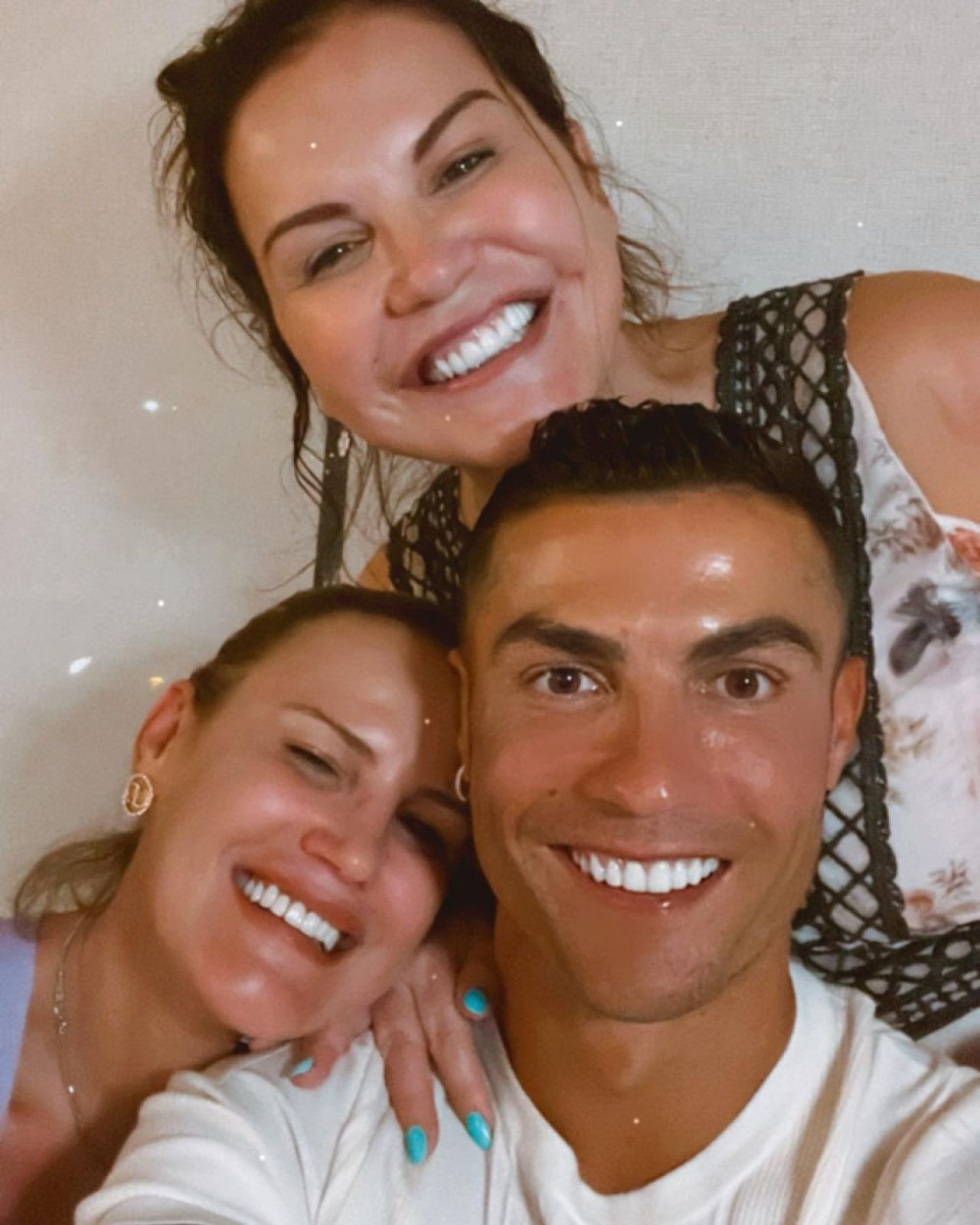 „Mama Dolores a vrut să facă avort!” Dezvăluire neașteptată a surorii lui Ronaldo: „Să-l sărbătorim pe perfectul dintre imperfecți!” _4