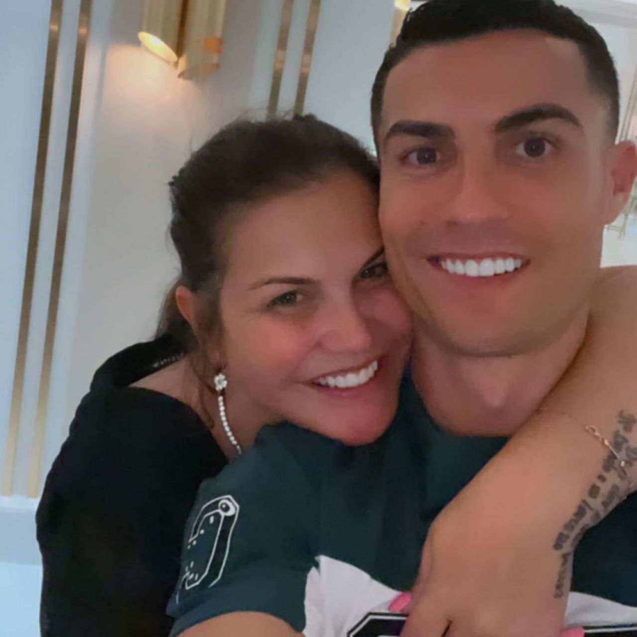 „Mama Dolores a vrut să facă avort!” Dezvăluire neașteptată a surorii lui Ronaldo: „Să-l sărbătorim pe perfectul dintre imperfecți!” _6