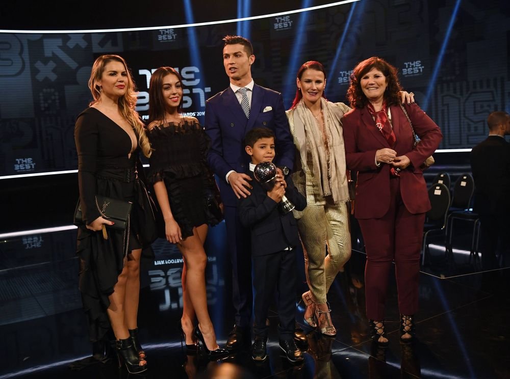 „Mama Dolores a vrut să facă avort!” Dezvăluire neașteptată a surorii lui Ronaldo: „Să-l sărbătorim pe perfectul dintre imperfecți!” _12