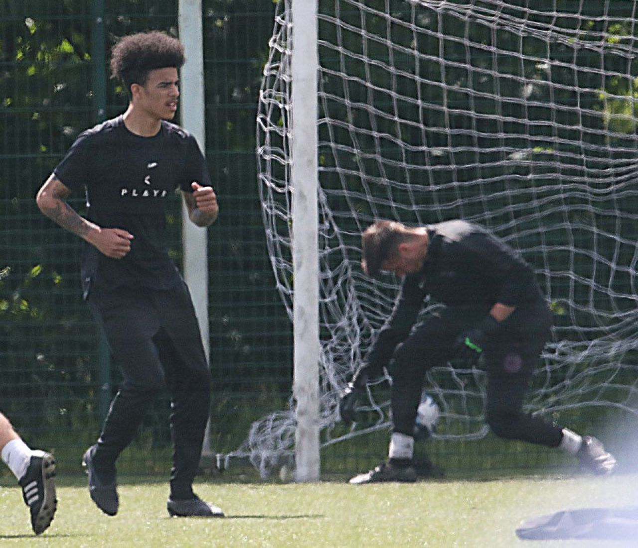Mason Greenwood se antrenează singur și a fost fotografiat pentru prima dată de când a fost arestat! Cum arată acum_3