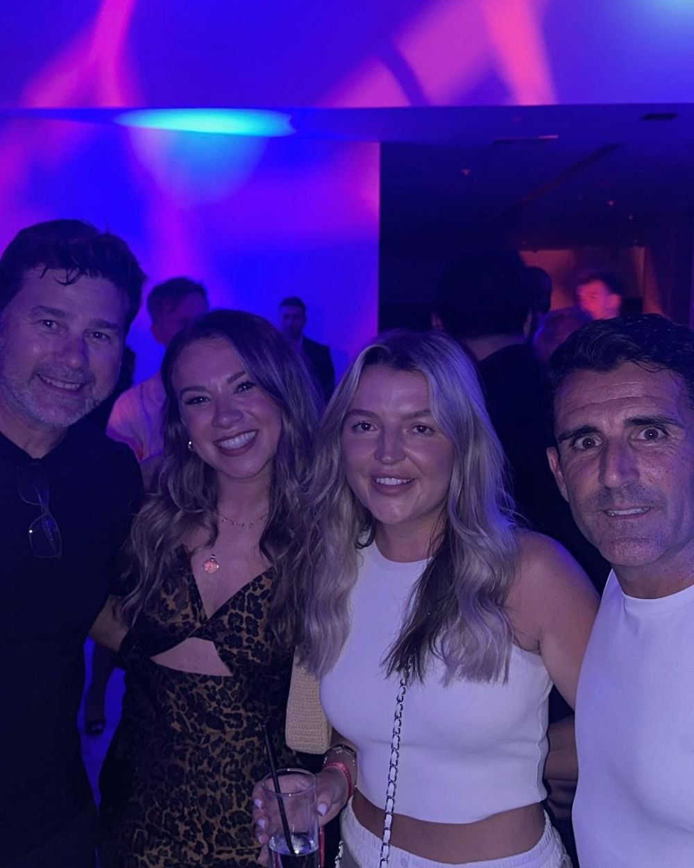 Un tată mândru! Fetele unui fotbalist legendar al Angliei, apariții sexy în costum de baie! Cum a reacționat acesta _15