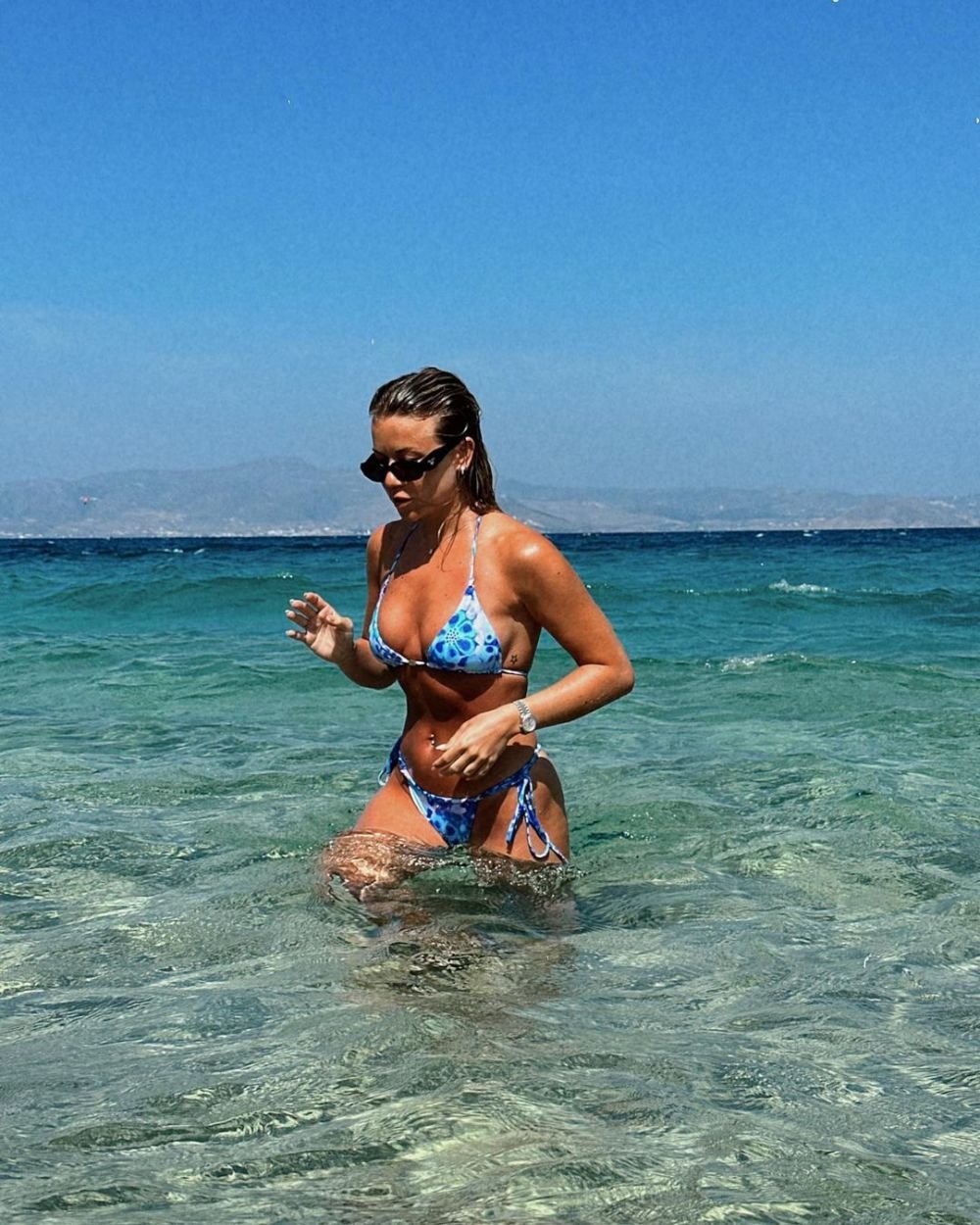 Un tată mândru! Fetele unui fotbalist legendar al Angliei, apariții sexy în costum de baie! Cum a reacționat acesta _16